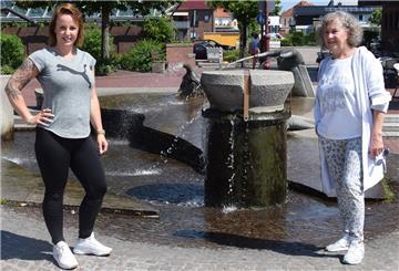 Regionalleiterin Andrea Warfsmann-Bents (links) und die Geschäftsführerin von Crunchtime Fitness, Renate Hildebrandt, freuen sich auf den Easyfitness-Club.