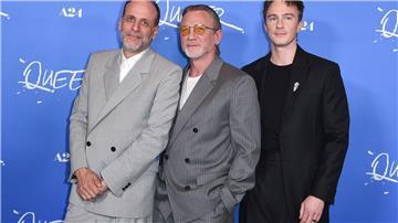Regisseur Luca Guadagnino und seine Stars Daniel Craig (Mitte) und Drew Starkey bei einer Vorführung von „Queer“ im November in Los Angeles.