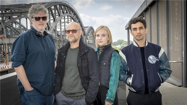 Regisseur Matthias Glasner und die Schauspieler Jürgen Vogel, Elisa Schlott und Ivar Wafaei beim Drehstart zur ARD-Serie „Informant“, die im Oktober ausgestrahlt werden soll.
