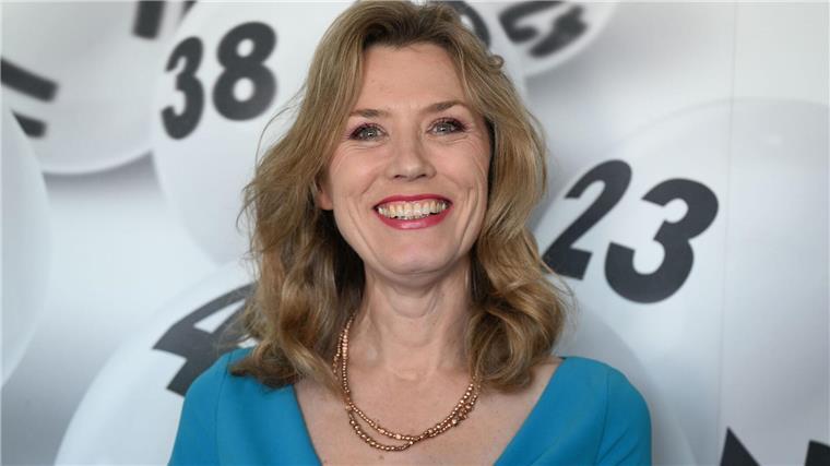 Reichenbacher und Hannah moderieren eine Live-Ziehung zusammen. (Archivbild)