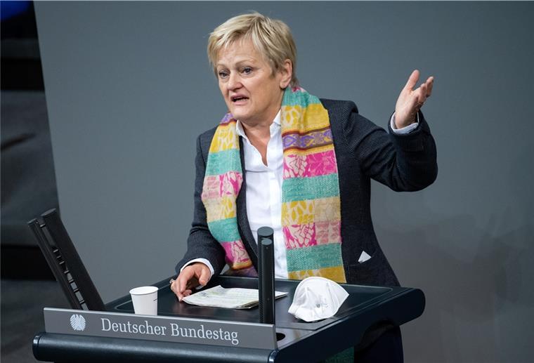 Renate Künast (Bündnis 90/Die Grünen) spricht bei der Plenarsitzung im Deutschen Bundestag. 