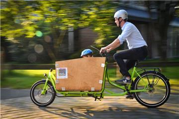 Reporter Jens Gehrke ersetzt eine Woche lang sein Auto durch ein Lasten-Fahrrad. 