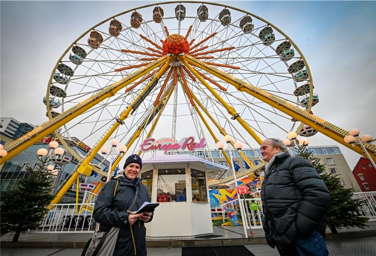In Bremerhaven wird bekanntestes Riesenrad Deutschlands abgebaut Reporterin Maike Wessolowski fährt trotz Höhenangst mit Otfried Hanstein in dessen Europa-Riesenrad auf dem Theodor-Heuss-Platz.