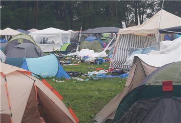 Zelt und Luftmatratze auf Deichbrand-Festival
