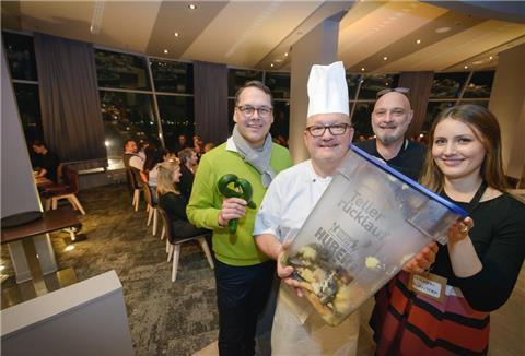 Incken Wentorp (Zech Group), Prof. Dr. Alexis Papathanassis (Hochschule Bremerhaven) und Küchenchef Dominik Flettner, der den Abend mit Gastgeber und Hoteldirektor Tim Oberdieck moderierte.
