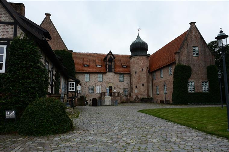 Rettung für das Museum Burg Bederkesa: Da der Landkreis finanziell in die Bresche springt, bleibt die Einrichtung ganzjährig geöffnet.  Foto Seelbach