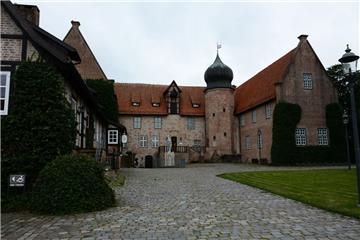 Rettung für das Museum Burg Bederkesa: Da der Landkreis finanziell in die Bresche springt, bleibt die Einrichtung ganzjährig geöffnet.  Foto Seelbach
