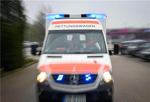 Rettungswagen im Einsatz (Symbolbild)