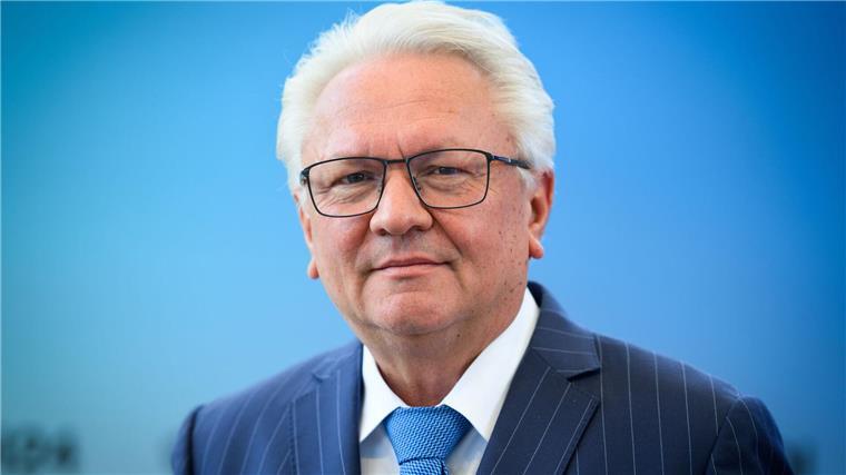 Rheinmetall-Chef Armin Papperger ist erfreut über den Aktienkurs seiner Firma.