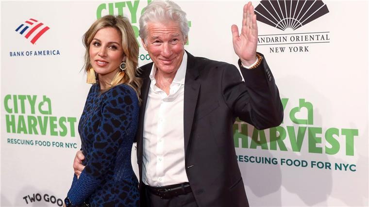Richard Gere erzählt, dass seine Frau Alejandra Silva ihn bei ihrer ersten Begegnung für einen anderen Hollywoodstar gehalten habe. 