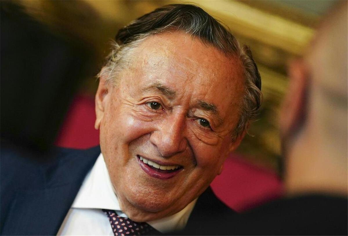 Richard Lugner heiratet zum sechsten Mal Richard Lugnerwill es noch einmal wissen.