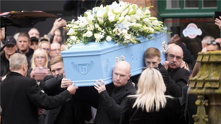 Prominente nehmen Abschied von Boxer Ricky Hatton Ricky Hatton starb vor einigen Wochen in seinem Haus in Hyde.