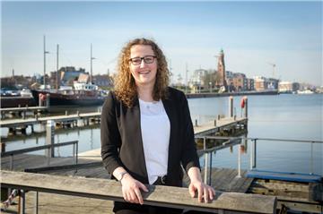 Rieke Nagel ist Bremerhavens neue MICE-Lotsin, soll also Anfragen für Tagungen und Kongresse in der Seestadt bearbeiten.