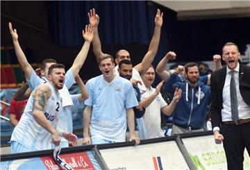 Riesenjubel bei den Eisbären Bremerhaven. Die Seestadt-Korbjäger dürfen sich auf eine 14. Erstliga-Saison freuen. Foto Scheer