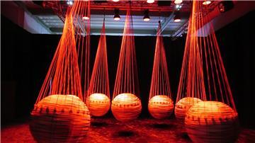 Riesige Ballons sind in der Ausstellung zu sehen.