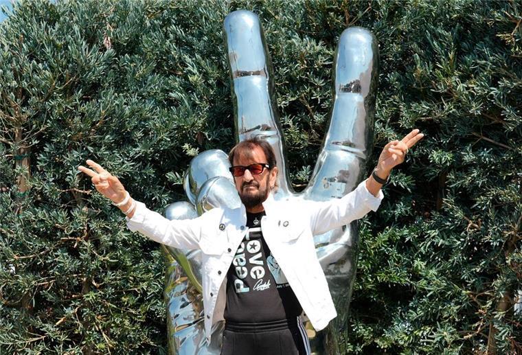 Ringo Starr rät seinen Enkeln, in einer Band zu spielen Ringo Starr hat mit 84 ein neues Album veröffentlicht und gibt immer noch Konzerte.