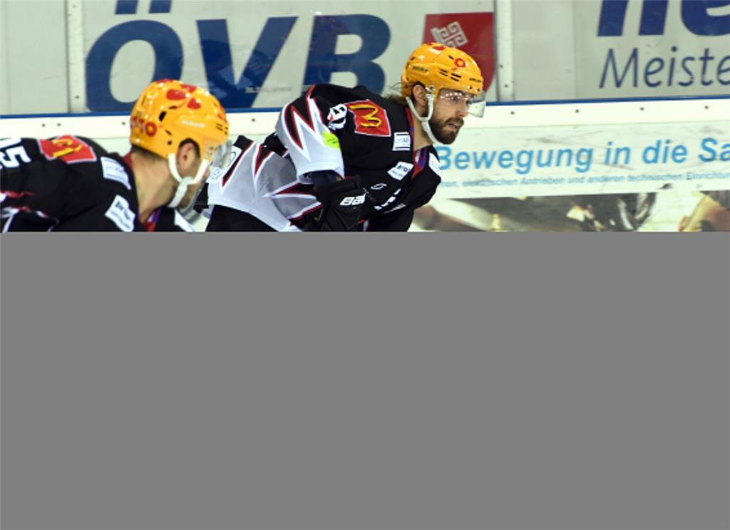 Rob Bordson treibt die Scheibe, im Windschatten ist Jeremy Welsh mit dabei.