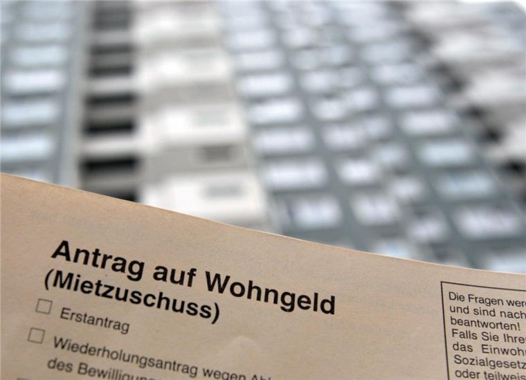 Robert Bücking (Grüne) entschuldigt sich für  due zweiwöchige Schließung der Wohngeldstelle. 