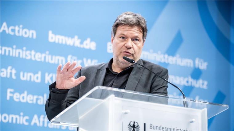 Robert Habeck (Bündnis 90/Die Grünen), Bundesminister für Wirtschaft und Klimaschutz, nimmt an einer Pressekonferenz zum Thema Fortschritt bei der Energiewende teil.
