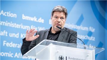 Robert Habeck (Bündnis 90/Die Grünen), Bundesminister für Wirtschaft und Klimaschutz, nimmt an einer Pressekonferenz zum Thema Fortschritt bei der Energiewende teil.