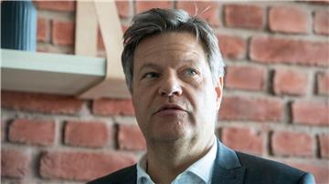 Robert Habeck (Bündnis 90/Die Grünen), Bundesminister für Wirtschaft und Klimaschutz, besucht in Darmstadt das Biotechnologie-Unternehmen Zedira.