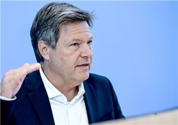 Robert Habeck (Bündnis 90/Die Grünen), Vizekanzler und Bundesminister für Wirtschaft und Klimaschutz, spricht bei einer Pressekonferenz 
