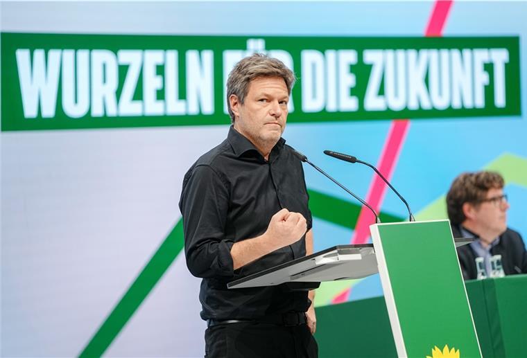 Robert Habeck, Bundesvorsitzender von Bündnis 90/Die Grünen, spricht beim Bund-Länder-Forum.