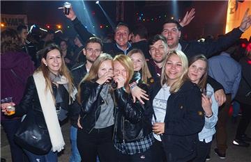 "Rock in den Mai" macht den Besuchern Spaß.