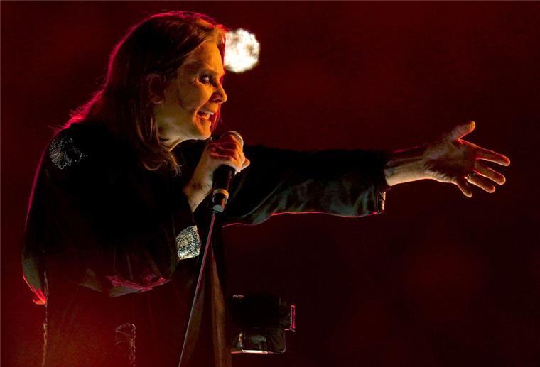 Rocklegende Ozzy Osbourne: Corona-Pandemie die "Rache der Tiere" Rockstar Ozzy Osbourne sieht in der Corona-Pandemie eine Reaktion der Natur auf die Umtriebe der Menschen und ihrem Umgang mit der Umwelt.