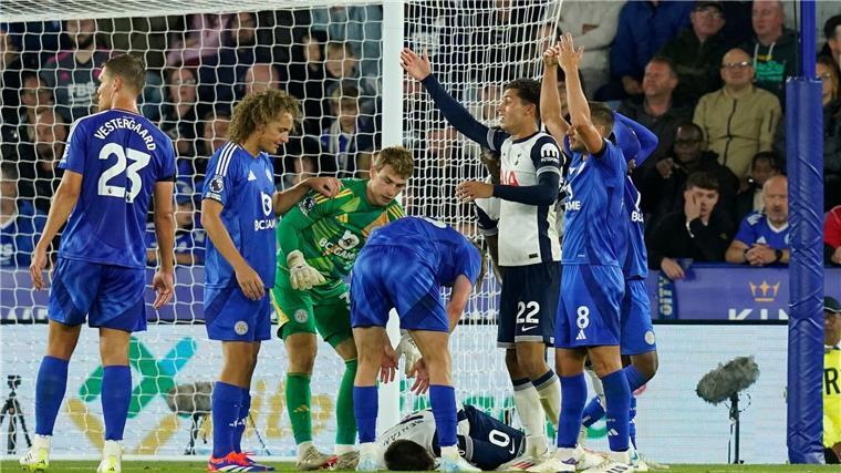 Rodrigo Bentancur knallte im Spiel der Tottenham Hotspur gegen Leicester City heftig mit einem Gegenspieler zusammen.