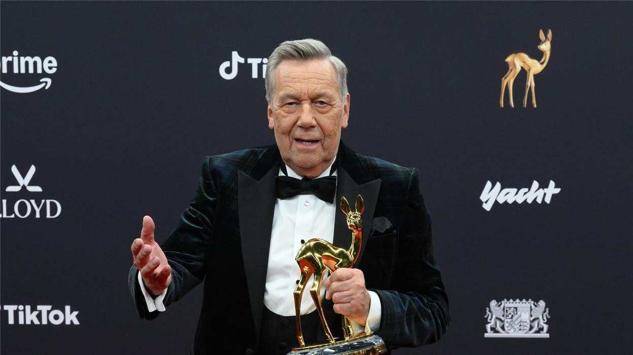 Glamour, Superstars und ein irrlichternder Thomas Gottschalk Roland Kaiser bekam den Bambi für sein Lebenswerk.