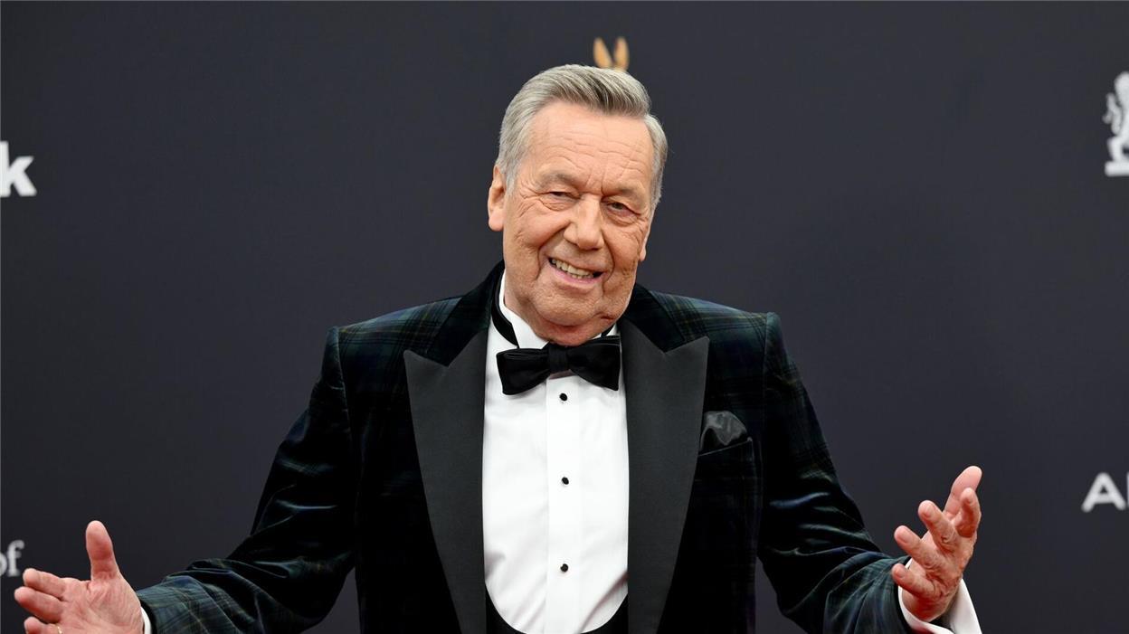 Roland Kaiser ist mit dem Bambi für das Lebenswerk geehrt worden.