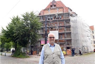 Rolf Thörner vor der Immobilie Goethestraße 60.