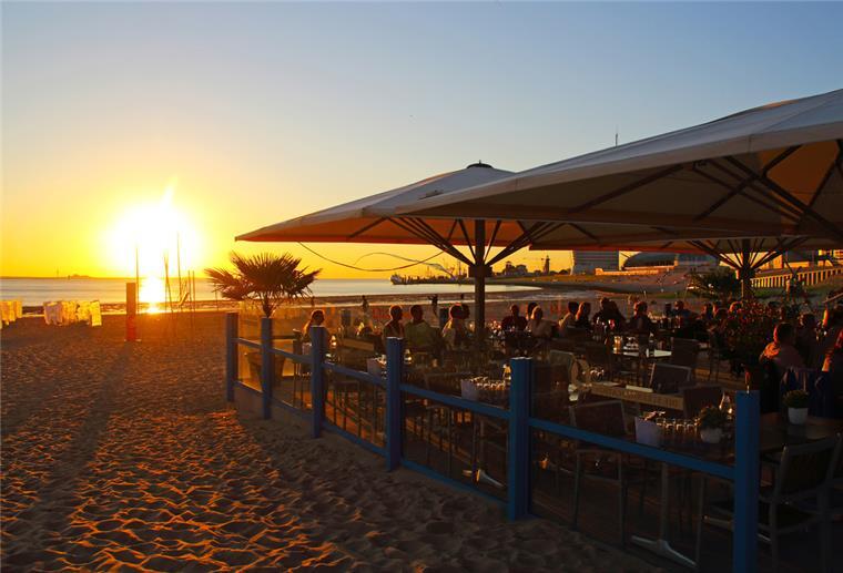 Atemberaubendes Ambiente vermittelt das perfekte Hochzeitsfeeling Sandbank Sonnenuntergang Bremerhaven
