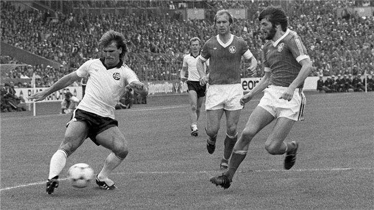 Eintracht Frankfurt trauert um Ronny Borchers Ronald Borchers (l) ist im Alter von 67 Jahren gestorben.