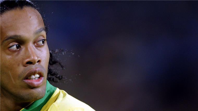 Maradona, Ronaldinho, Island: Englands Scheitern in Kapiteln Ronaldinhos Geniestreich warf England 2002 aus der WM.