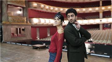 Rosa (Marie Nasemann) und Gabriel (Eidin Jalali) sind die Zweitbesetzung in der „Fledermaus“.