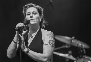 Rosenstolz-Sängerin Anna R. ist im Alter von 55 Jahren plötzlich verstorben. Die Musikszene zeigt sich tief betroffen.