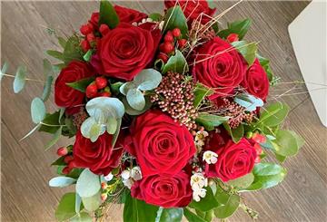 Rote Rosen kann man auch in diesem Corona-Jahr am Valentinstag bekommen. Man muss sie aber vorher bestellen.