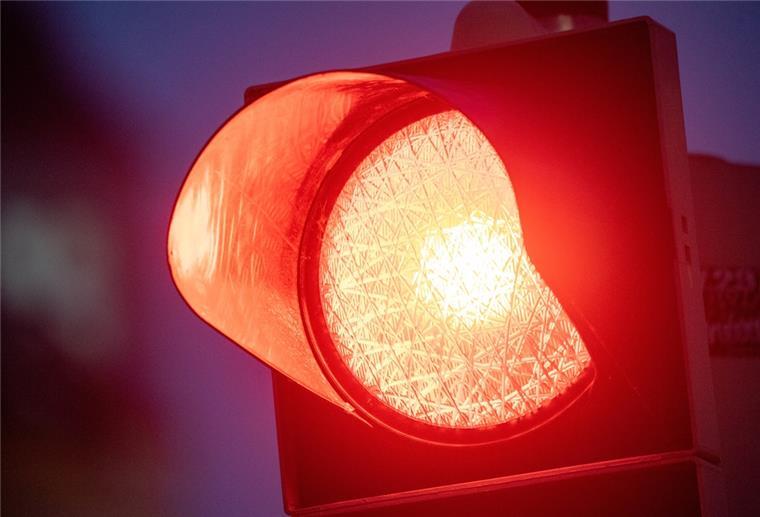 Bremerhaven: Polizei ertappt 27 Rotlichtsünder Rote Ampel