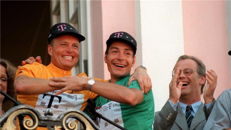 Rudolf Scharping (r.) erlebte die Hochzeiten des Teams Telekom.