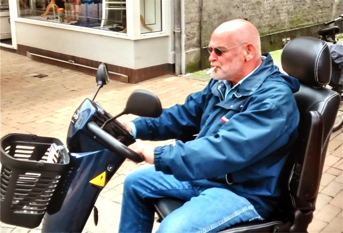 Rudyard Hilker ist am 2. Mai 2020 am Klinikum Reinkenheide in Verbindung mit einer Corona-Infektion gestorben. 