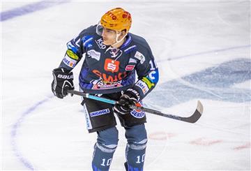 Rückkehrer Filip Reisnecker ersetzt den verletzten Tim Lutz im vierten Sturm der Fischtown Pinguins.