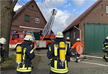 Rund 100 Feuerwehrleute waren bei dem Brand im Einsatz.