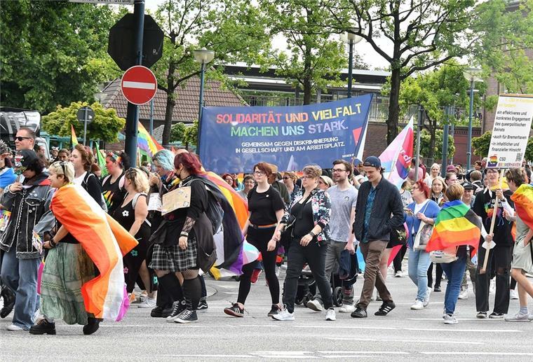 Rund 1000 Menschen zogen am Samstag durch die Innenstadt.