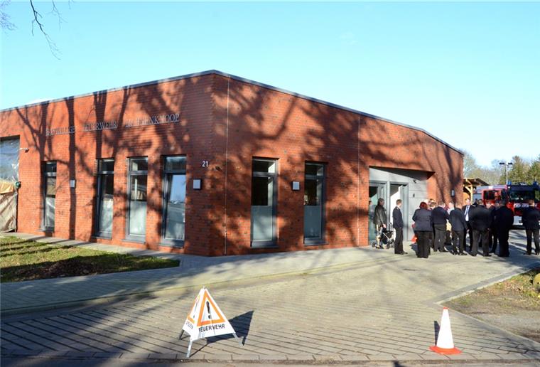 Neues Feuerwehrhaus für Hahnenknoop Rund 1,1 Millionen Euro ließ sich die Gemeinde Loxstedt das neue Feuerwehrhaus in Hahnenknoop kosten.