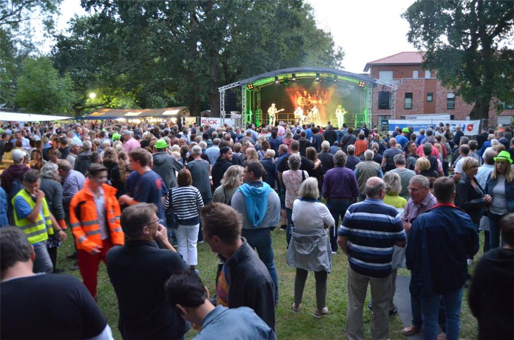 Rund 1500 Besucher waren am Wochenende zum LoxRock nach Loxstedt gekommen. Foto:...