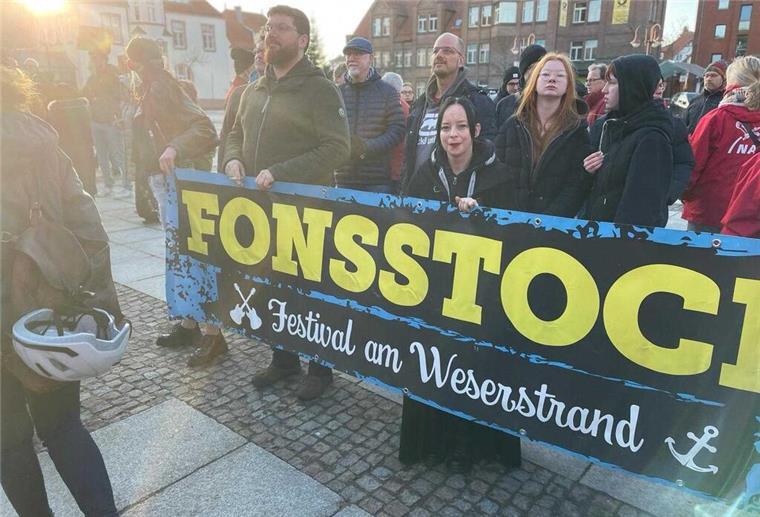 Rund 1.500 Menschen demonstrieren gegen Rechtsextremismus in Nordenham