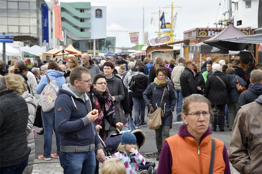 Rund 15.000 Besucher kamen am Wochenende in den Fischereihafen.