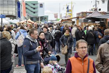 Rund 15.000 Besucher kamen am Wochenende in den Fischereihafen.